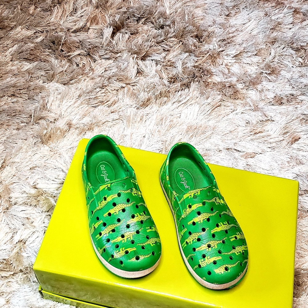 Cat and Jack 🐊 Slip Ons